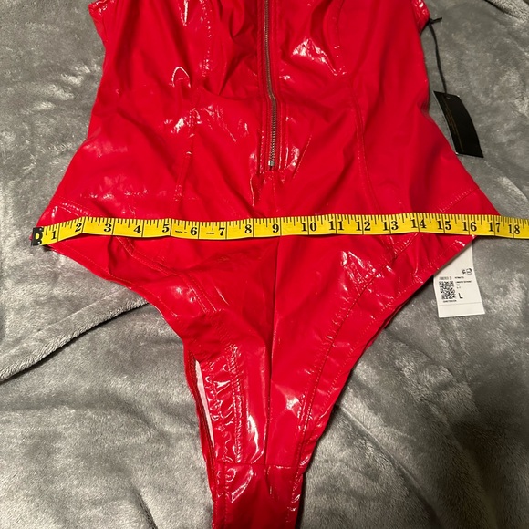 Forever 21 X Fredricks of Hollywood NWT red vinyl bodysuit Large - Picture 9 of 9